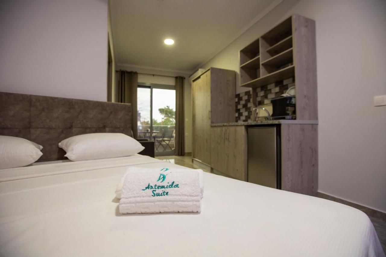 Artemida Suites Ханиоти Екстериор снимка