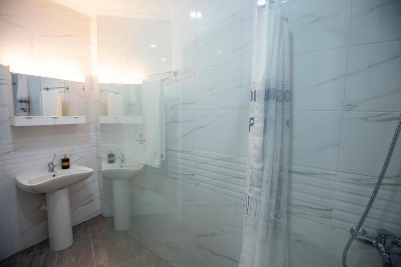 Artemida Suites Ханиоти Екстериор снимка